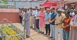 বাগেরহাটে ময়নাতদন্ত ছাড়াই মাজারের কুমিরের আক্রমণে নিহত ফাতেমার দাফন সম্পন্ন